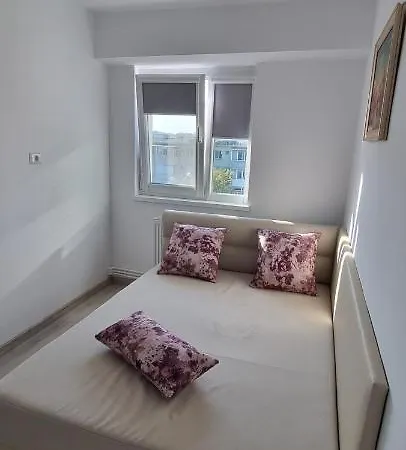 Elias Luxury